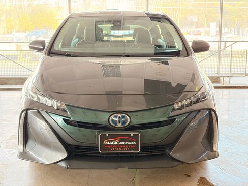 Used 2017 Toyota Prius Prime Premium image 5
