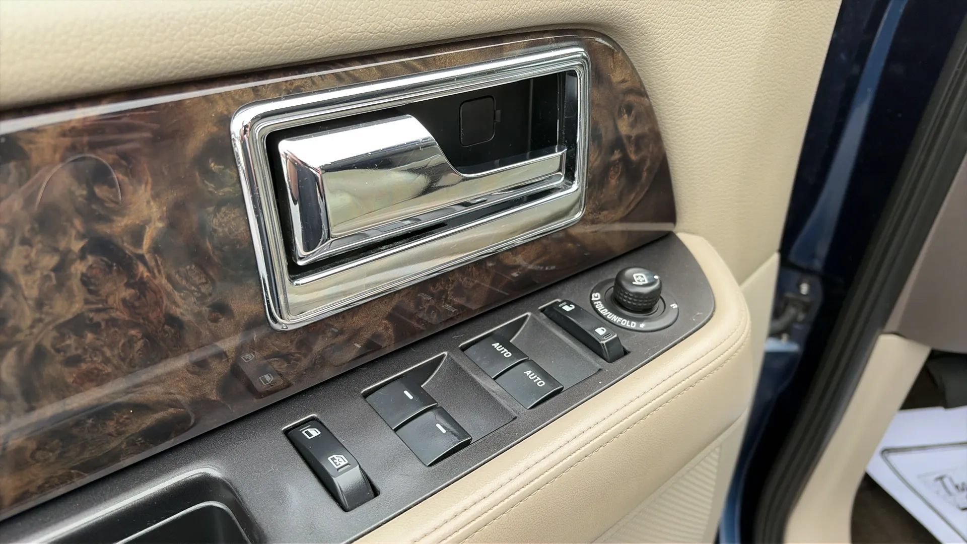 Used 2015 Lincoln Navigator 2WD image 11