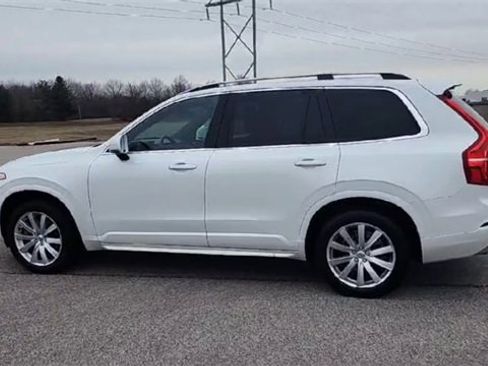 Used 2018 Volvo XC90 T6 Momentum w/ Momentum Plus Package image 7
