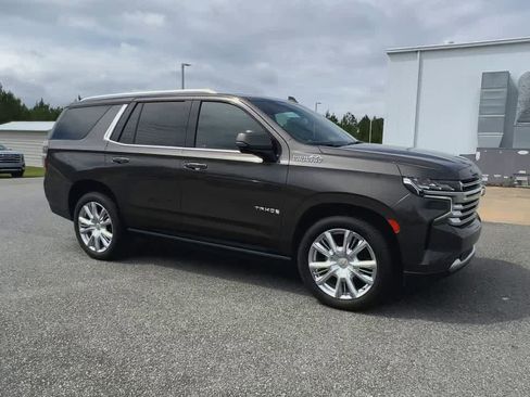 Used 2021 Chevrolet Tahoe High Country w/ Premium Package image 2