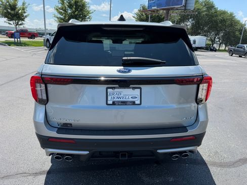 Used 2025 Ford Explorer Platinum w/ Ultimate Package AWD/4WD image 7