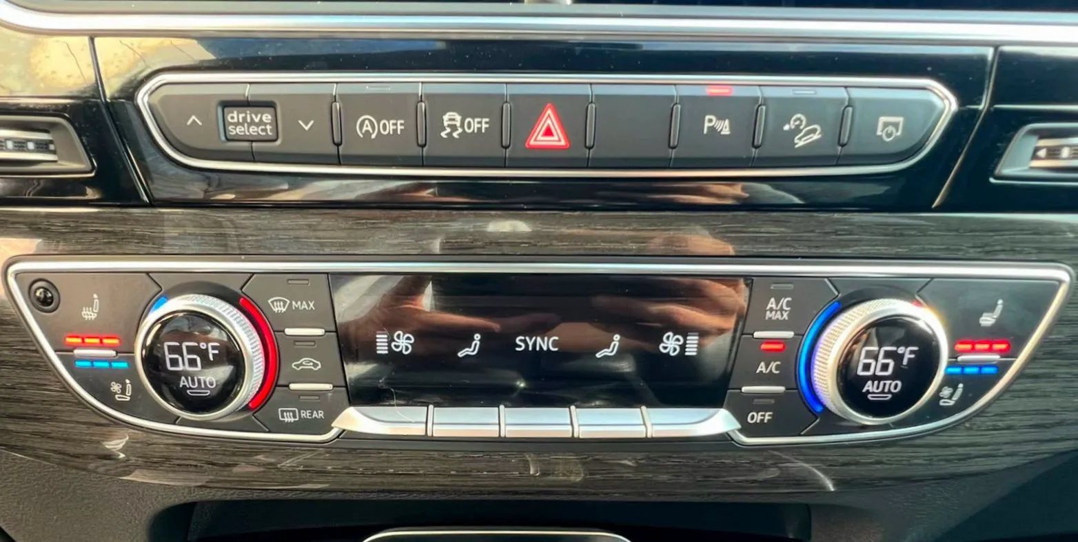 Used 2018 Audi Q7 3.0T Prestige AWD/4WD image 38