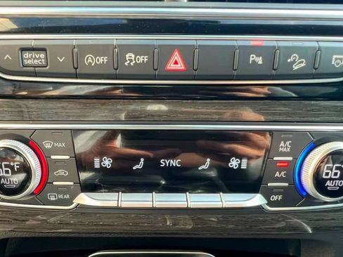 Used 2018 Audi Q7 3.0T Prestige AWD/4WD image 38