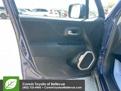Used 2016 Jeep Renegade Latitude w/ Cold Weather Group AWD/4WD image 18