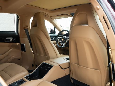 Used 2018 Porsche Panamera 4 AWD/4WD image 29