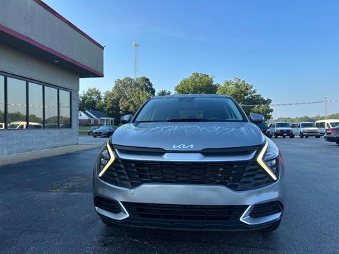 Used 2023 Kia Sportage LX image 4