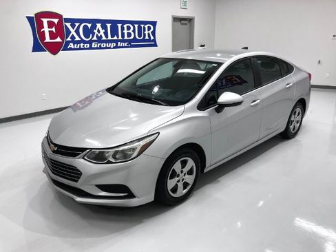 Used 2017 Chevrolet Cruze LS image 34