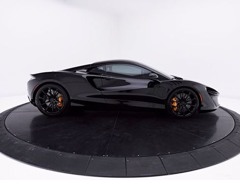 Used 2026 McLaren Artura RWD image 19