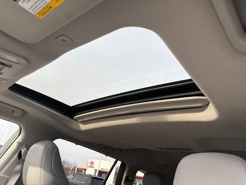 Used 2024 Toyota Highlander Limited image 19