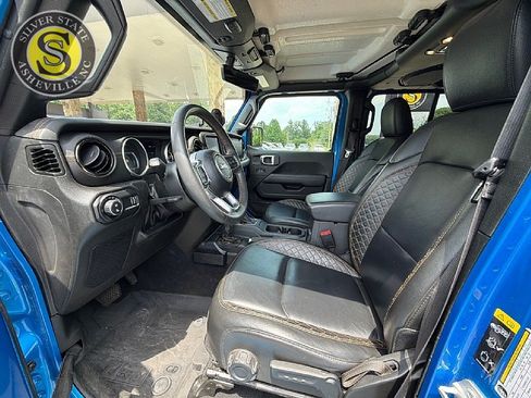 Used 2023 Jeep Gladiator Overland AWD/4WD image 9