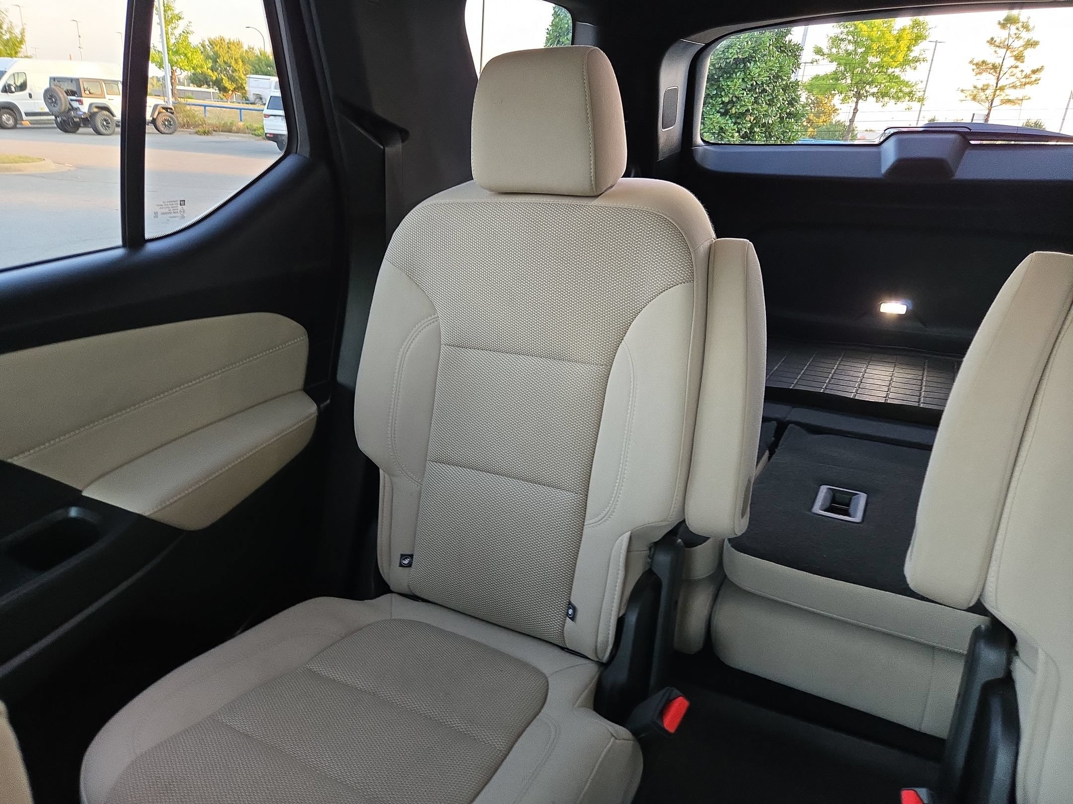 Used 2022 Chevrolet Traverse LT FWD image 12
