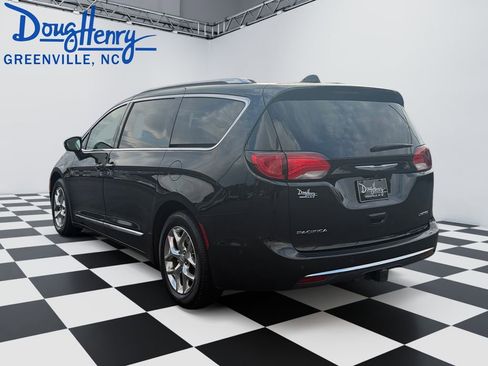 Used 2020 Chrysler Pacifica Limited w/ Advanced Safetytec Group image 3