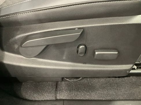 Used 2019 Chevrolet Colorado Z71 AWD/4WD image 29