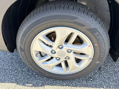 New 2026 Hyundai Venue SE image 9