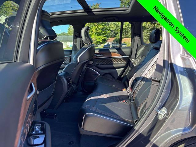 Used 2024 Jeep Grand Cherokee Summit AWD/4WD image 28