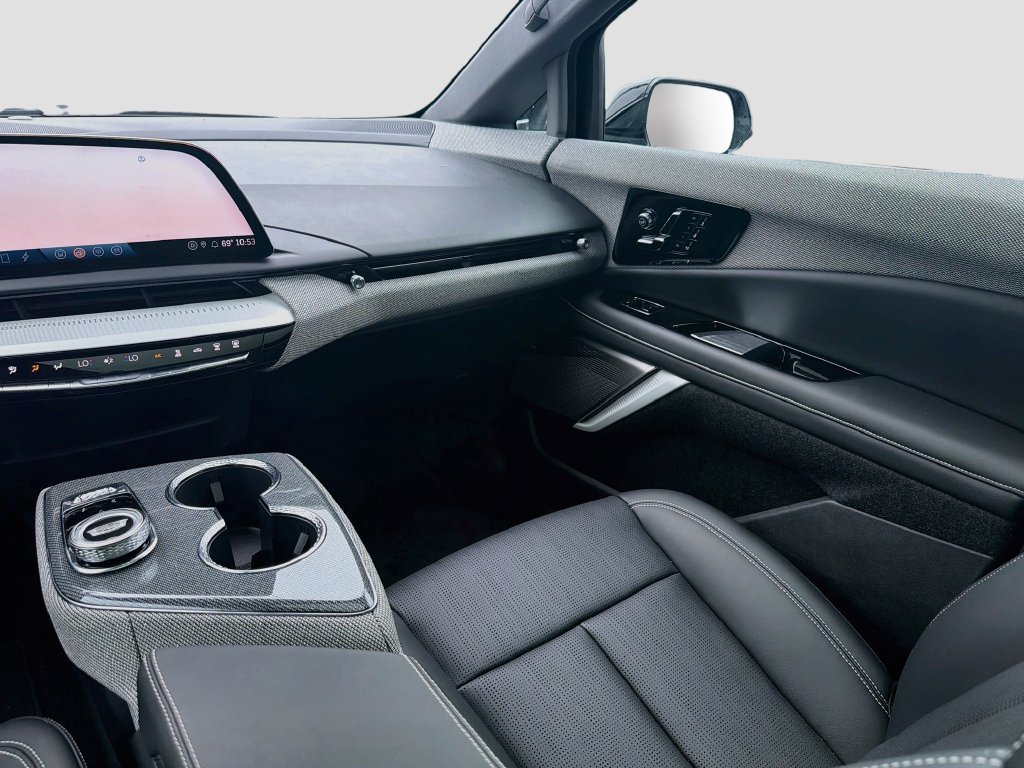 Certified 2025 Cadillac Optiq Luxury 2 AWD/4WD image 25
