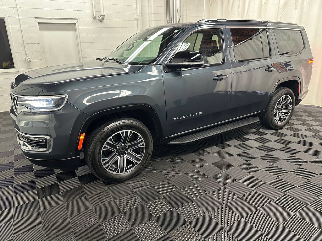 Used 2025 Jeep Wagoneer 4WD w/ Premium Group I image 5