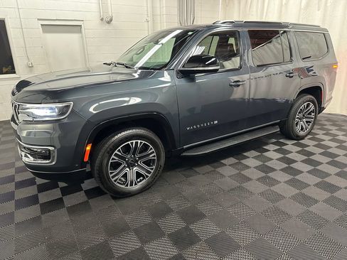 Used 2025 Jeep Wagoneer 4WD w/ Premium Group I image 5