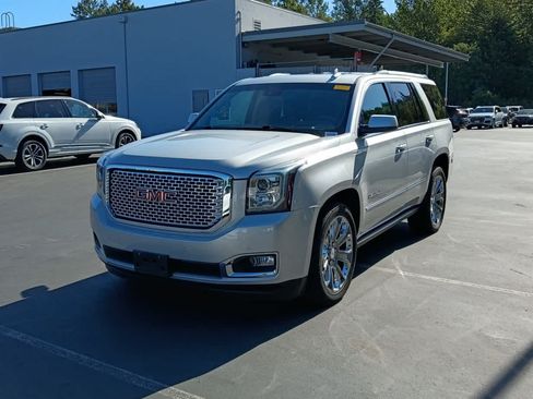 Used 2015 GMC Yukon Denali w/ Premium Package AWD/4WD image 2
