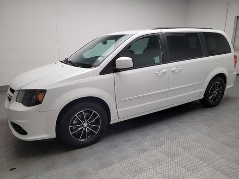 Used 2017 Dodge Grand Caravan GT image 2