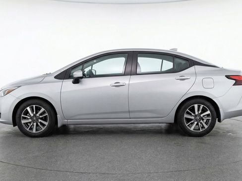 Used 2025 Nissan Versa SV FWD image 5