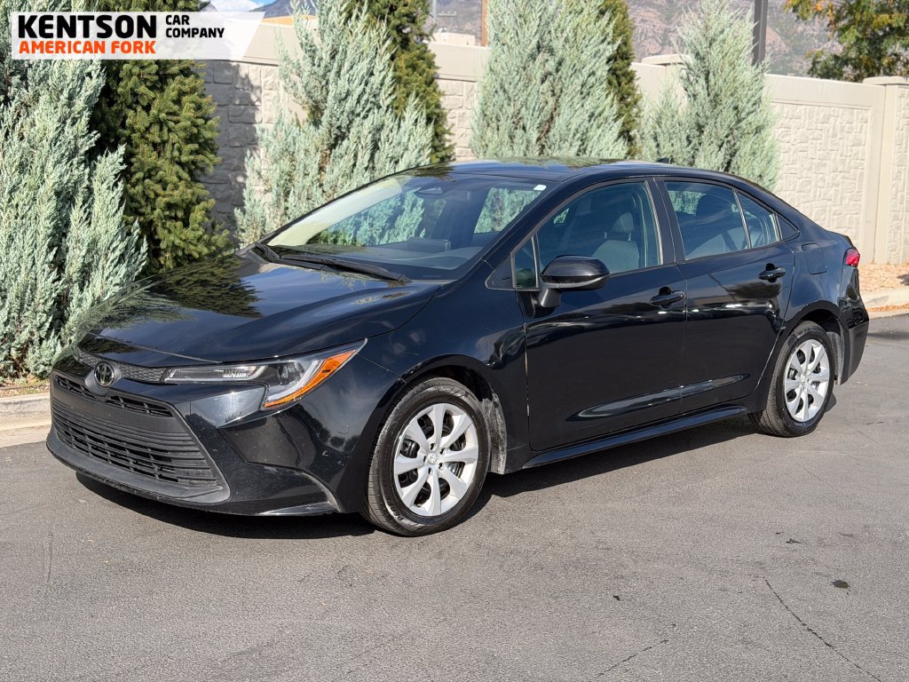 Used 2025 Toyota Corolla LE FWD image 3
