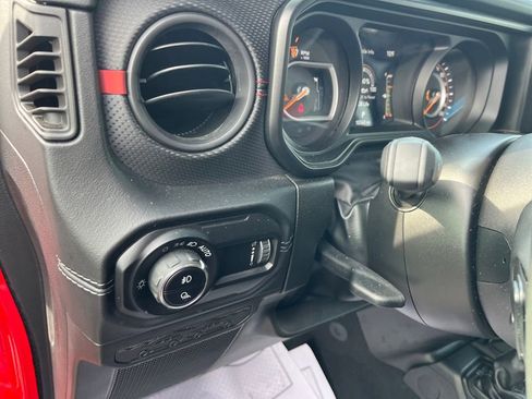 Used 2024 Jeep Gladiator Rubicon image 13