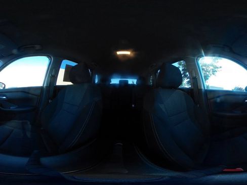Used 2025 Nissan Rogue SV FWD image 44