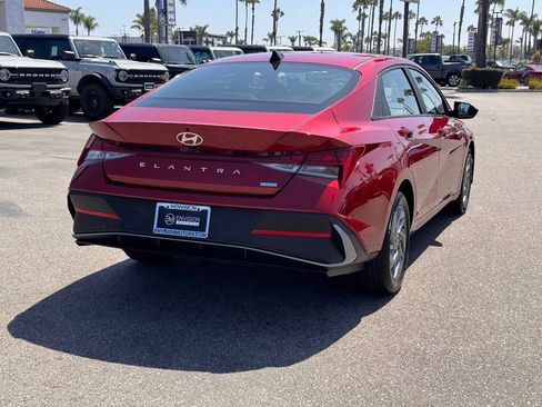 Used 2024 Hyundai Elantra Blue FWD image 12