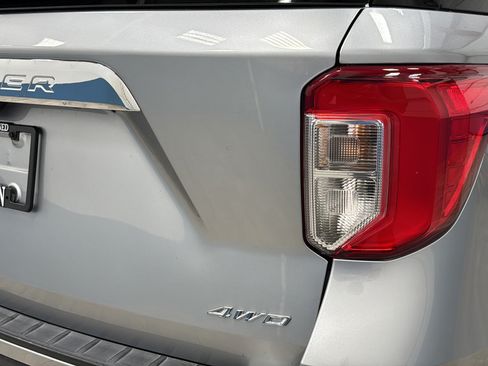 Used 2023 Ford Explorer XLT w/ Equipment Group 202A AWD/4WD image 40