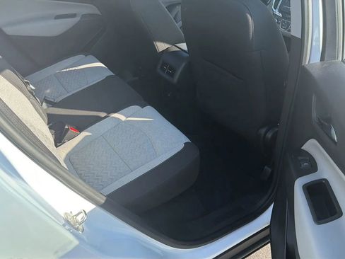 Used 2023 Chevrolet Equinox LS image 28