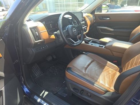 Used 2023 Nissan Pathfinder Platinum w/ Cargo Package image 14