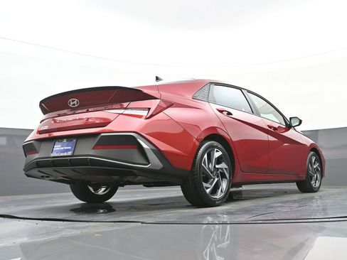 Certified 2025 Hyundai Elantra Sport image 44