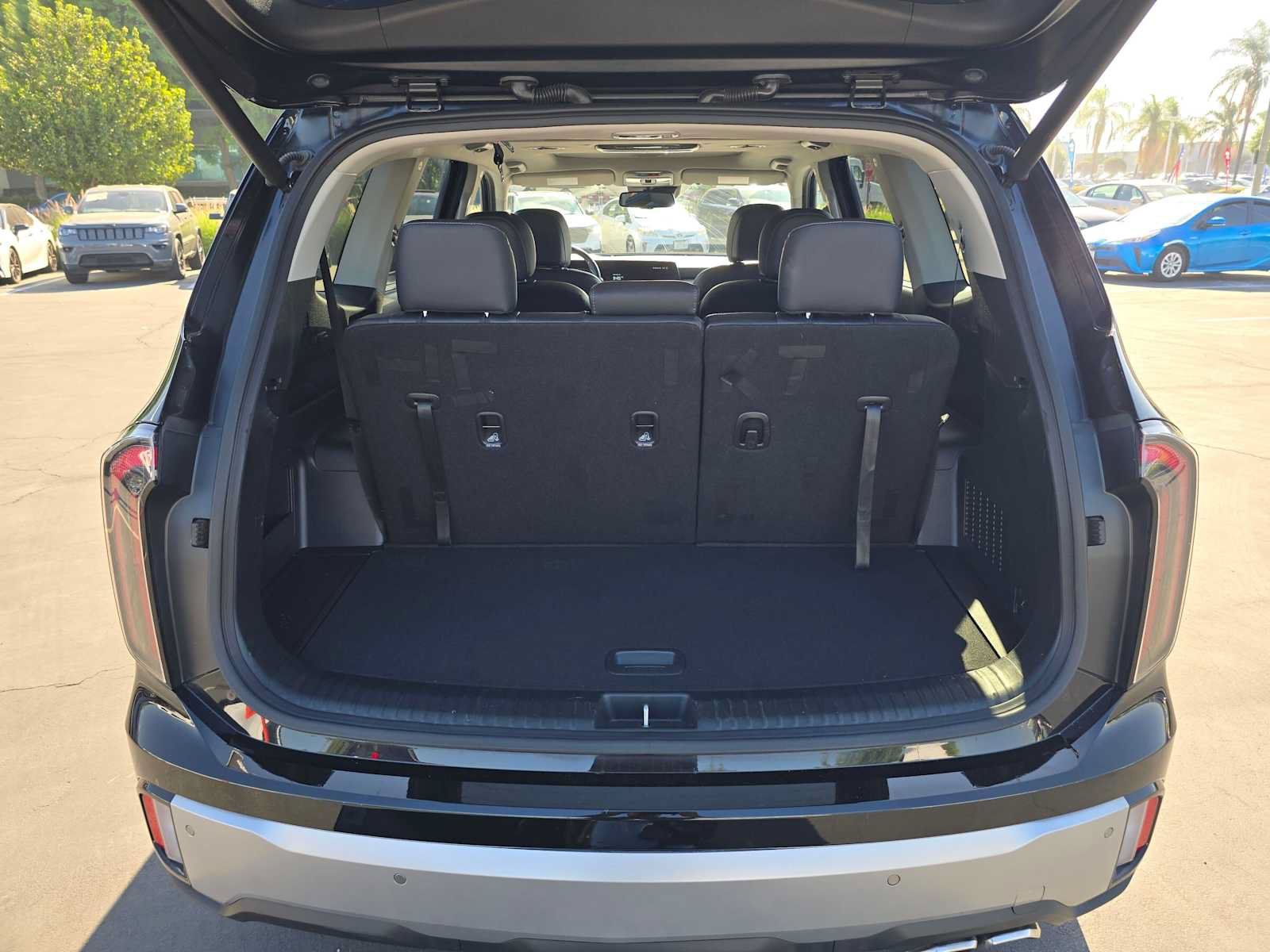 Used 2024 Kia Telluride EX w/ EX Captain's Chair Package FWD image 15
