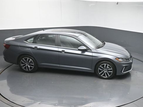 Used 2025 Volkswagen Jetta SE image 48