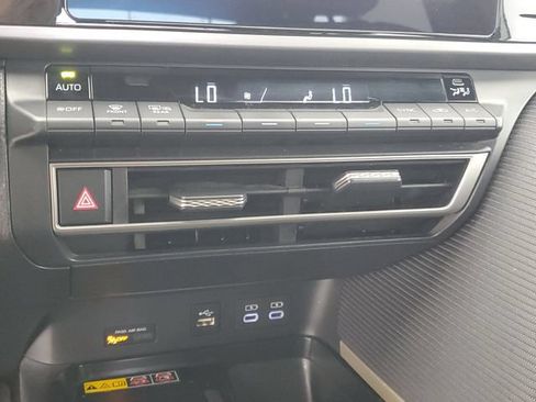 Used 2025 Toyota Camry SE w/ Convenience Package FWD image 28