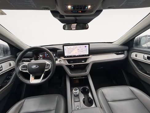 Used 2025 Ford Explorer Active w/ Active Comfort Package image 13