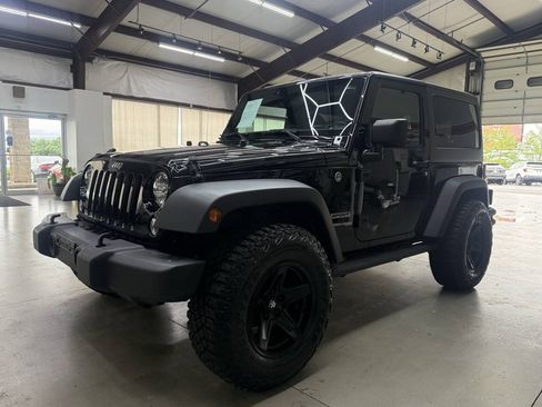 Used 2018 Jeep Wrangler Sport AWD/4WD image 5