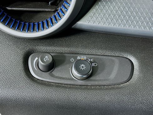 Used 2025 Chevrolet Trax LS image 16