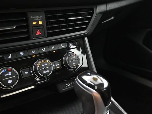 Used 2024 Volkswagen Jetta SE FWD image 22