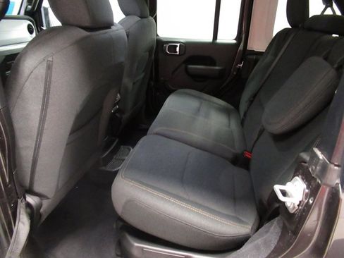 Used 2024 Jeep Wrangler Unlimited AWD/4WD image 19