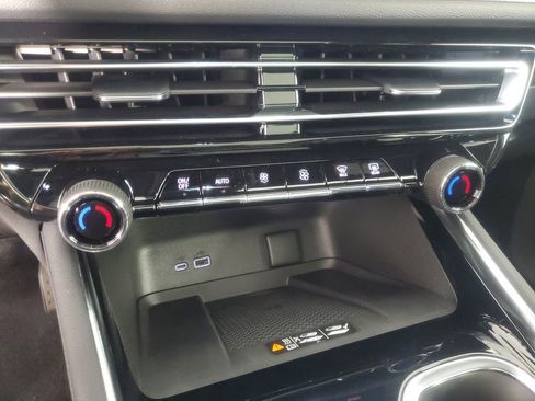 New 2026 Chevrolet Traverse LT w/ Sun and Wheel Package image 19