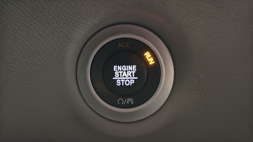 Used 2024 Chrysler Pacifica Touring-L FWD image 22