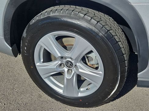 Used 2023 Toyota Highlander LE image 14