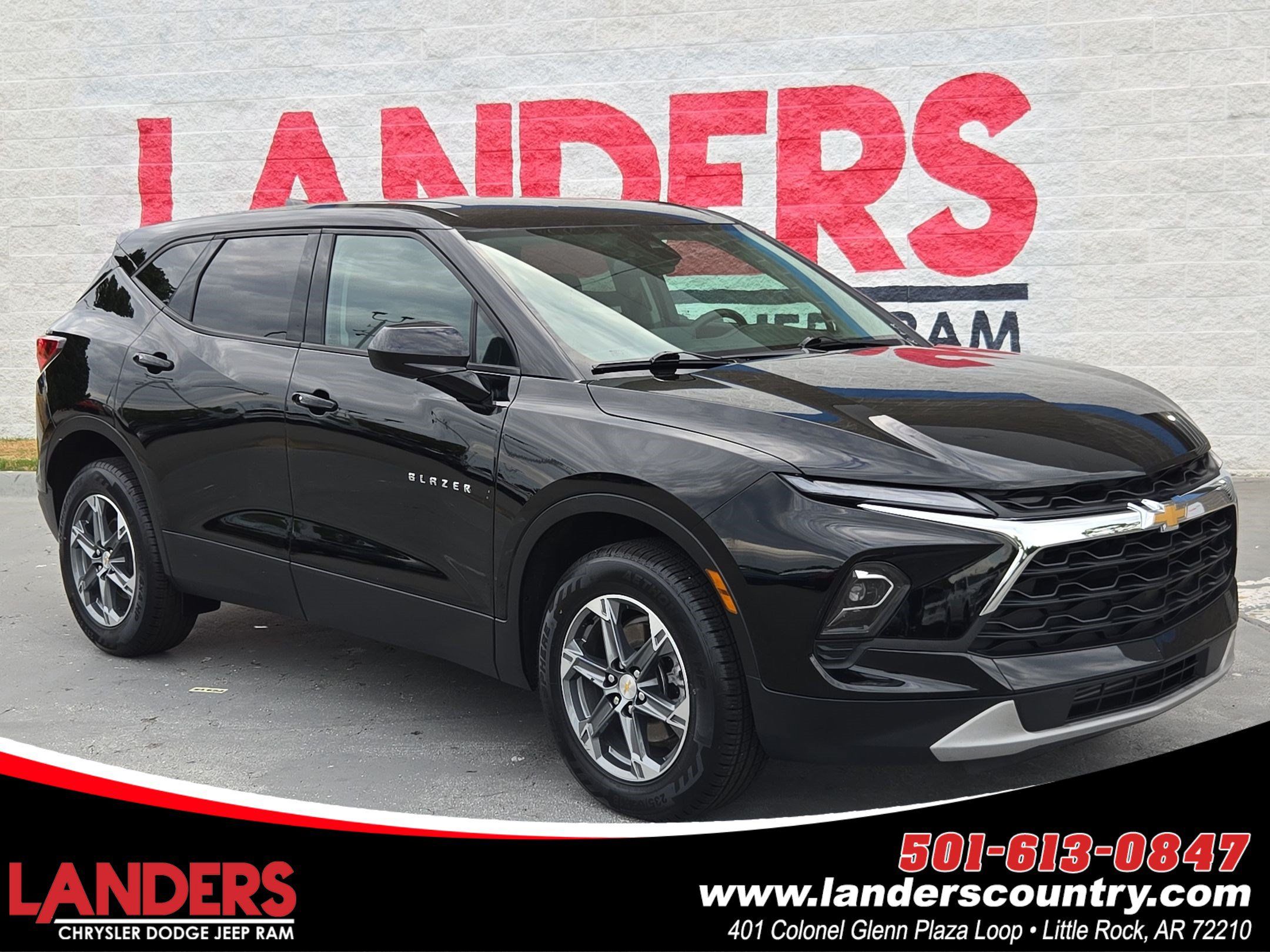 Used 2025 Chevrolet Blazer LT FWD image 1