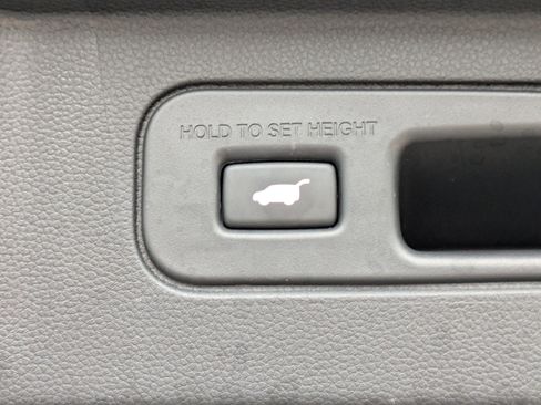 Used 2025 Honda Pilot TrailSport image 17