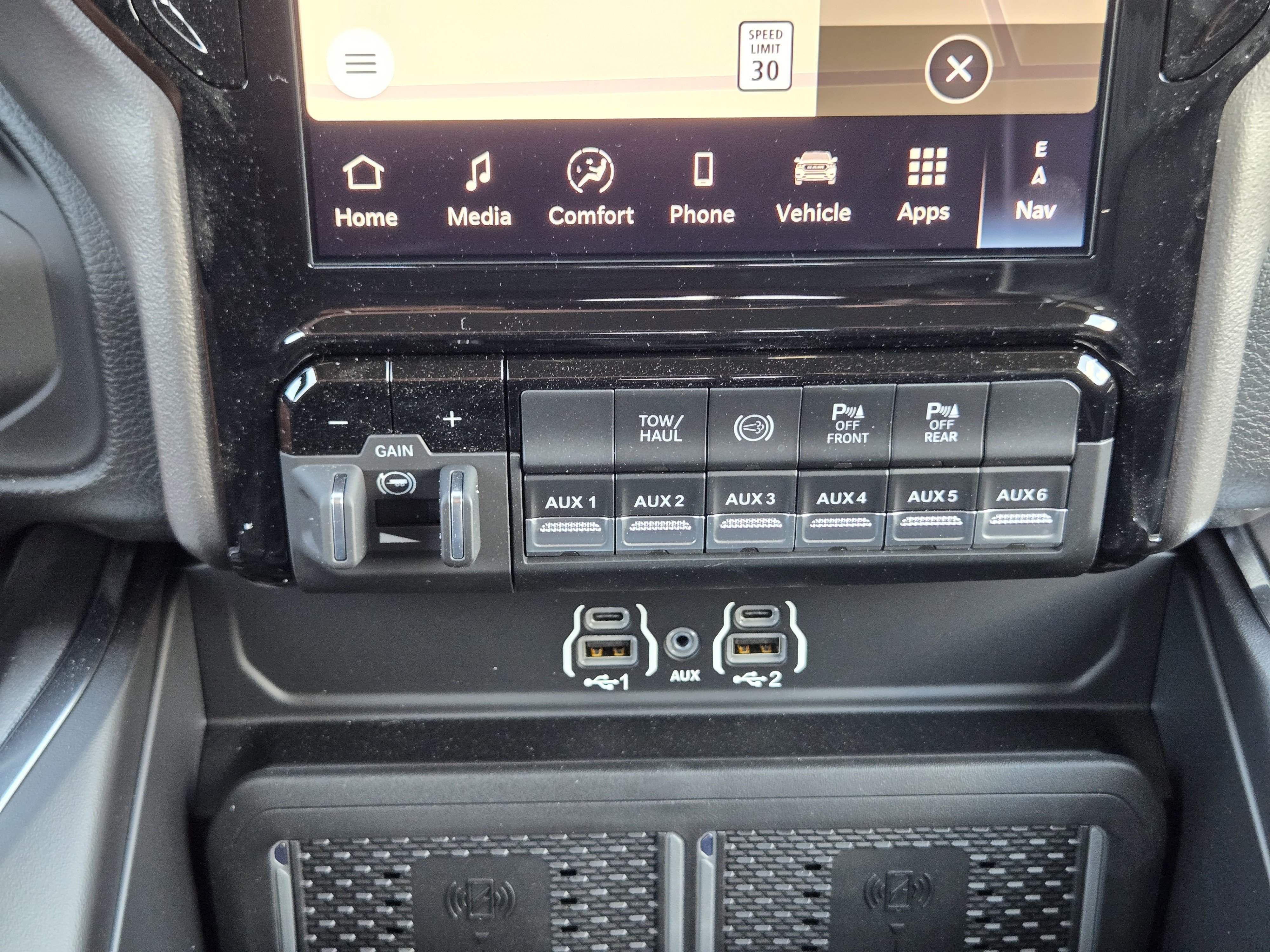 New 2026 RAM 2500 Laramie w/ Night Edition AWD/4WD image 17
