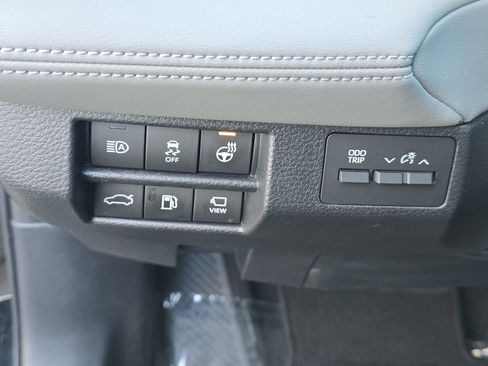 Used 2021 Toyota Avalon Limited image 31