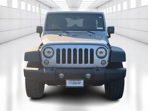 Used 2017 Jeep Wrangler Unlimited Rubicon w/ Connectivity Group AWD/4WD image 2