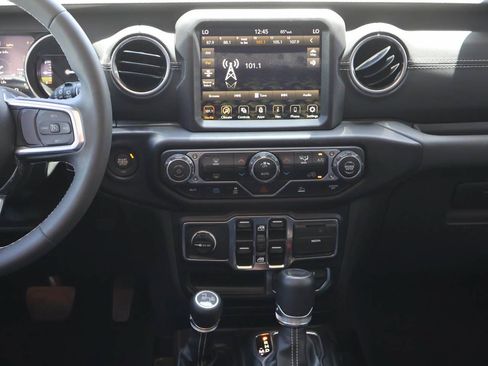 Used 2023 Jeep Wrangler Unlimited Sahara AWD/4WD image 15